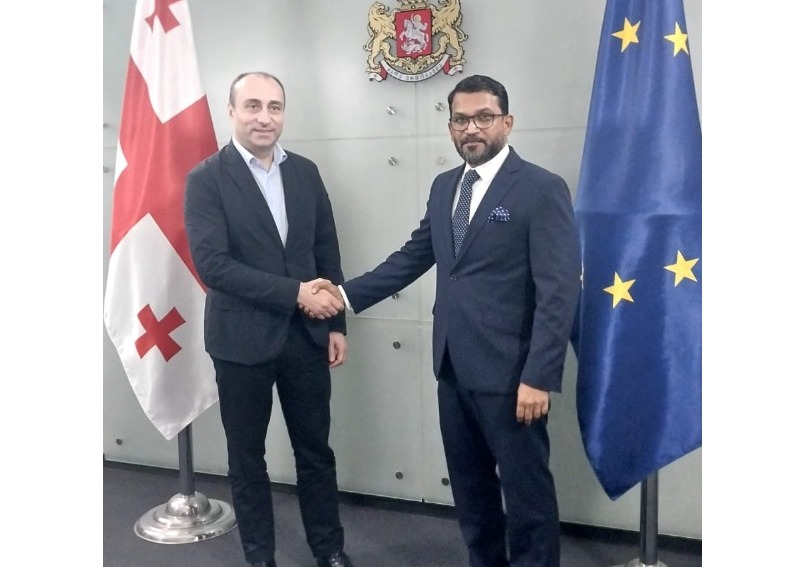 Dışişleri Bakanı Sayın Tharaka Blasuriya, Gürcistan Eğitim Bakan Yardımcısı Gela Geladze Sayın Tharaka Blasuriya ile görüştü