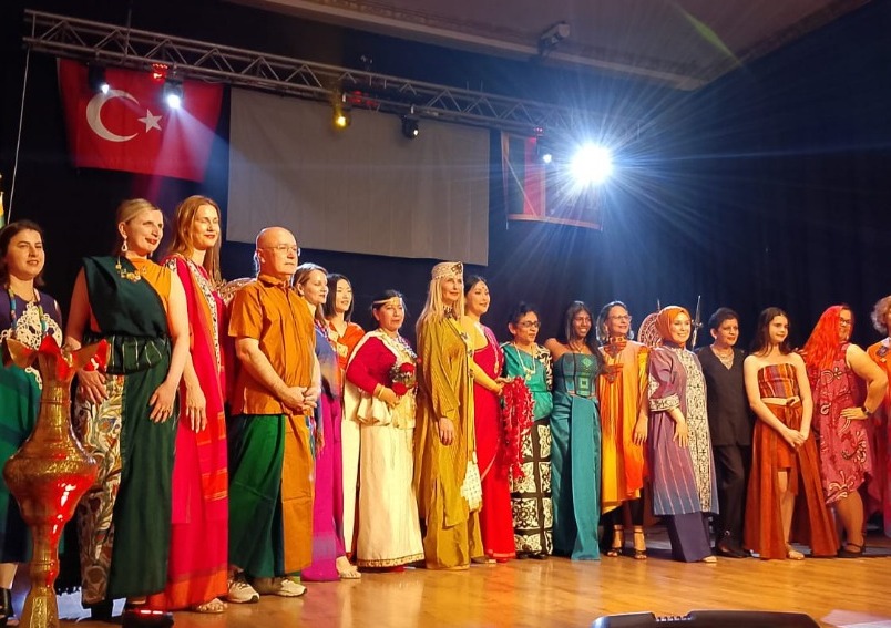 “Renklerin Rapsodisi” Sri Lanka ve Türk Tekstil Mirasının Buluşmasını Sergiliyor