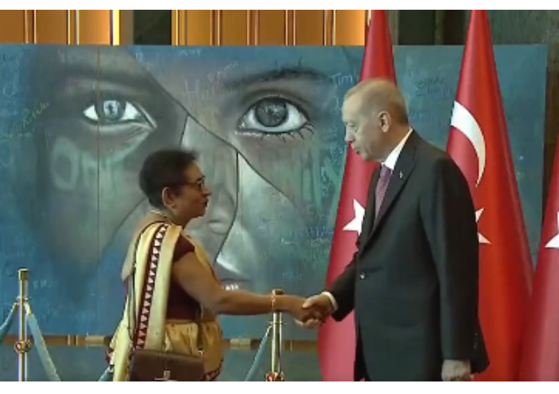 Sri Lanka Büyükelçisi, Zafer Bayramı’nın 101’inci yıl dönümü münasebetiyle Türkiye Cumhuriyeti Cumhurbaşkanı’na en içten tebriklerini iletti