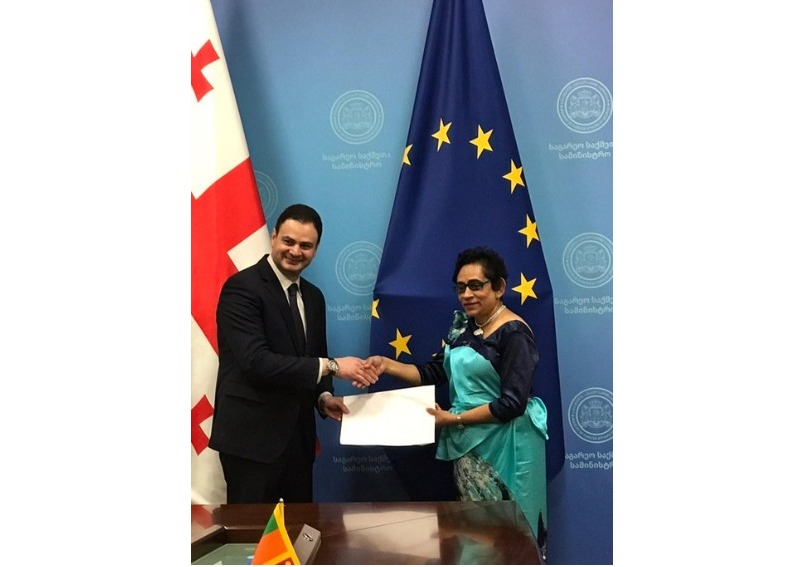 Sri Lanka Gürcistan Büyükelçisi olarak atanan Hasanthi Urugodawatte Dissanayake, Tiflis’te Gürcistan Dışişleri Bakan Yardımcısı Sayın Teimuraz Janjalia’ya  güven mektubunun bir nüshasını sundu.