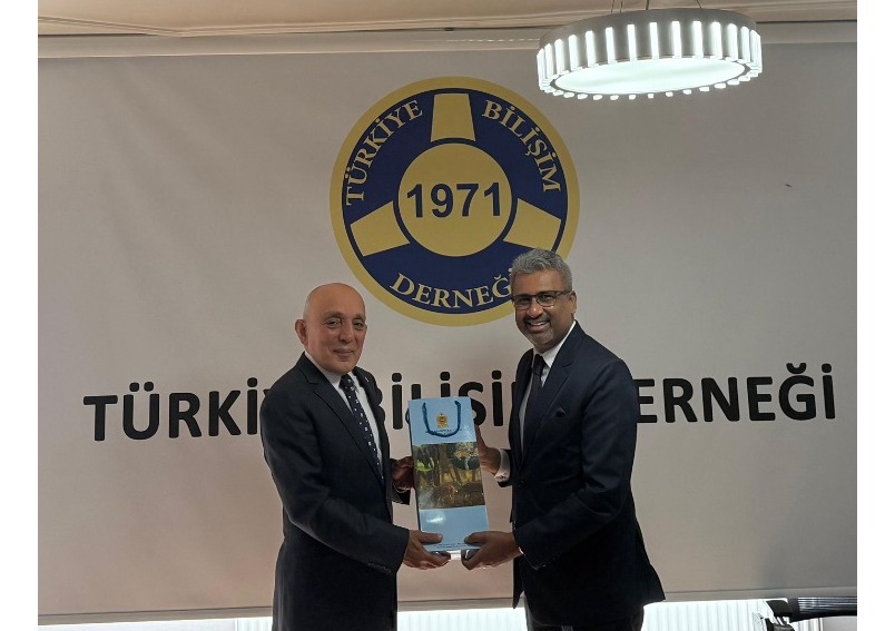 Büyükelçi ve ekibi Türkiye Bilişim Derneği (TBD) Başkanı ile verimli bir toplantı gerçekleştirdi